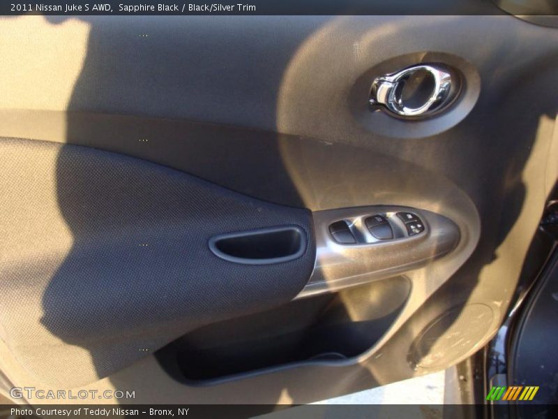 Sapphire Black / Black/Silver Trim 2011 Nissan Juke S AWD