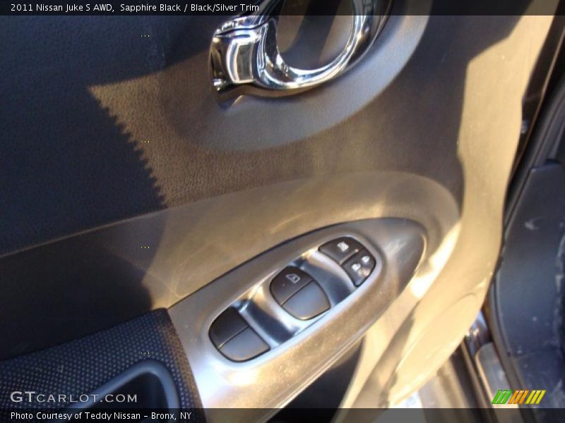 Sapphire Black / Black/Silver Trim 2011 Nissan Juke S AWD