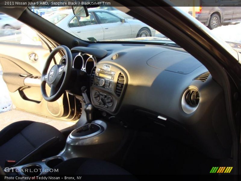 Sapphire Black / Black/Silver Trim 2011 Nissan Juke S AWD