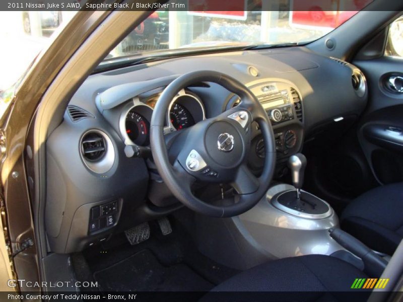 Sapphire Black / Black/Silver Trim 2011 Nissan Juke S AWD