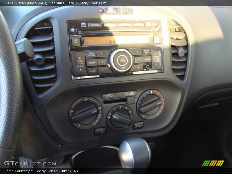 Sapphire Black / Black/Silver Trim 2011 Nissan Juke S AWD