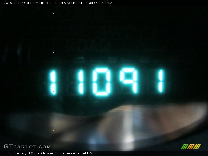 Bright Silver Metallic / Dark Slate Gray 2010 Dodge Caliber Mainstreet