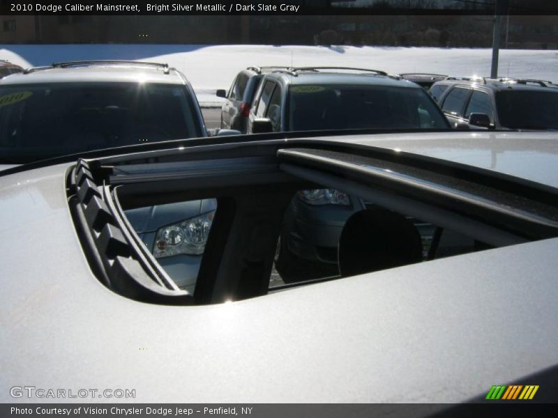 Bright Silver Metallic / Dark Slate Gray 2010 Dodge Caliber Mainstreet
