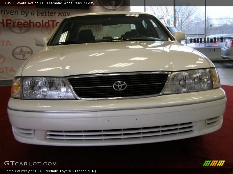 Diamond White Pearl / Gray 1998 Toyota Avalon XL