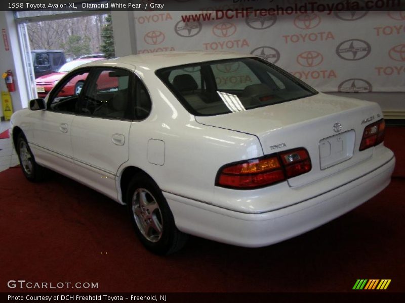 Diamond White Pearl / Gray 1998 Toyota Avalon XL