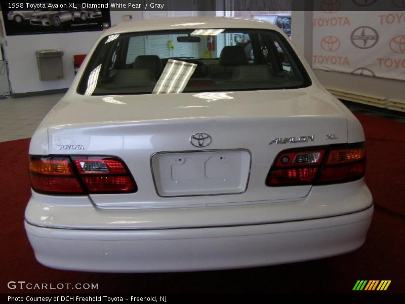 Diamond White Pearl / Gray 1998 Toyota Avalon XL