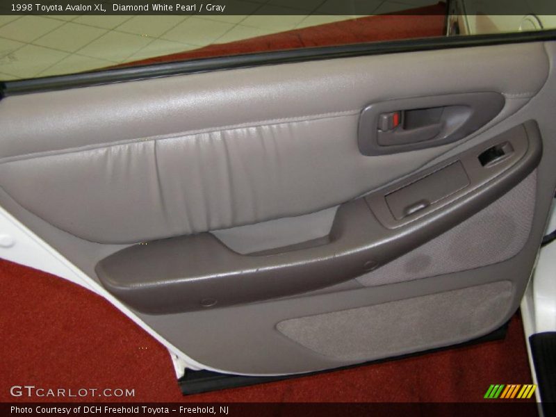 Diamond White Pearl / Gray 1998 Toyota Avalon XL
