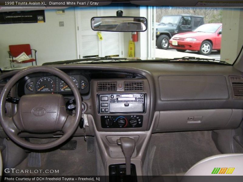 Diamond White Pearl / Gray 1998 Toyota Avalon XL