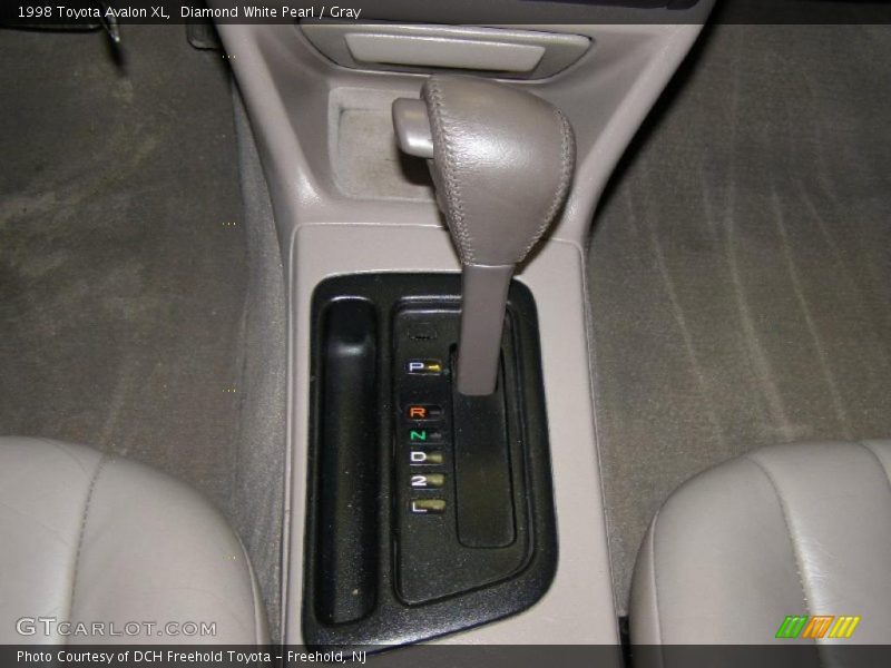 Diamond White Pearl / Gray 1998 Toyota Avalon XL