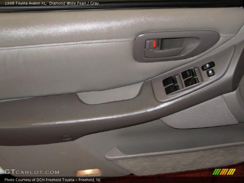 Diamond White Pearl / Gray 1998 Toyota Avalon XL