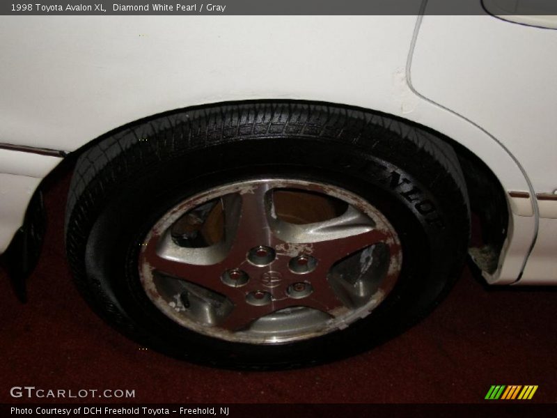 Diamond White Pearl / Gray 1998 Toyota Avalon XL