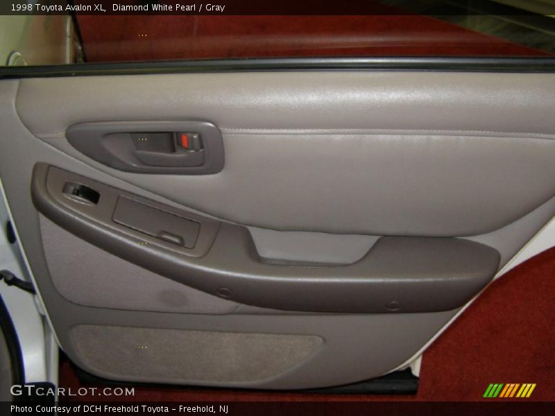 Diamond White Pearl / Gray 1998 Toyota Avalon XL