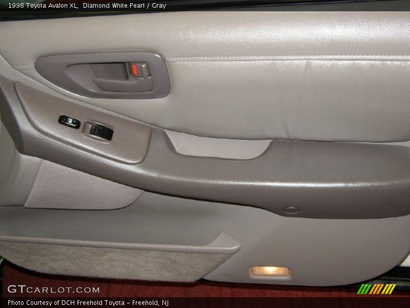 Diamond White Pearl / Gray 1998 Toyota Avalon XL