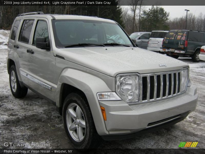 Front 3/4 View of 2009 Liberty Limited 4x4