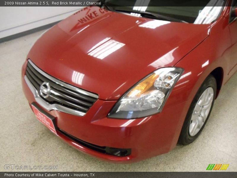 Red Brick Metallic / Charcoal 2009 Nissan Altima 2.5 S