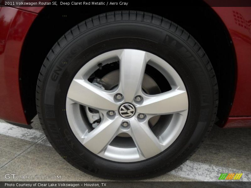 Deep Claret Red Metallic / Aero Gray 2011 Volkswagen Routan SE