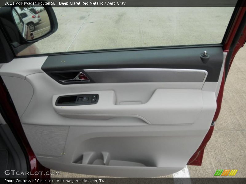 Deep Claret Red Metallic / Aero Gray 2011 Volkswagen Routan SE