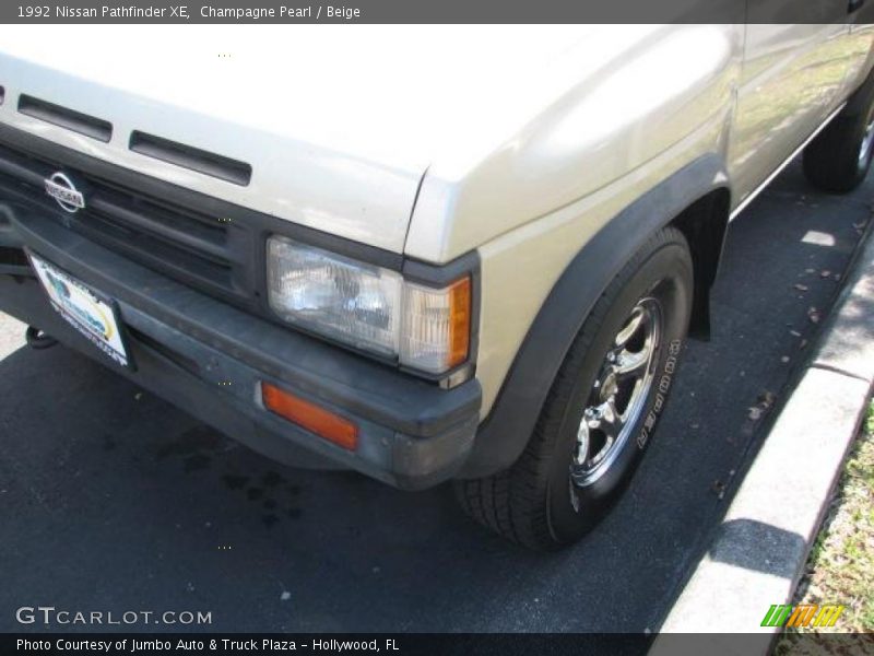 Champagne Pearl / Beige 1992 Nissan Pathfinder XE