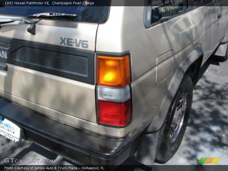 Champagne Pearl / Beige 1992 Nissan Pathfinder XE