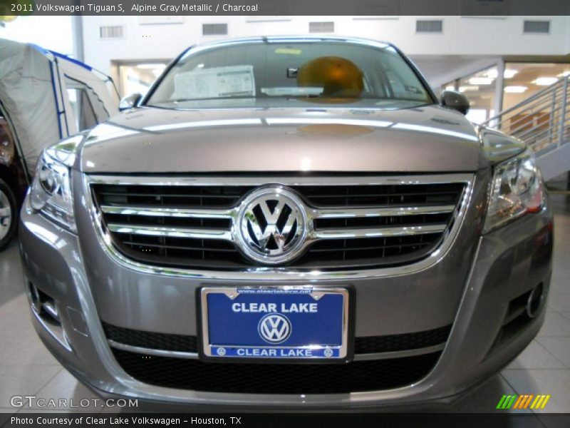 Alpine Gray Metallic / Charcoal 2011 Volkswagen Tiguan S
