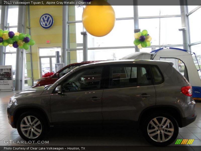 Alpine Gray Metallic / Charcoal 2011 Volkswagen Tiguan S