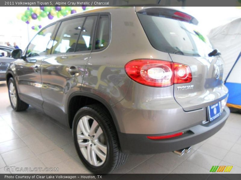 Alpine Gray Metallic / Charcoal 2011 Volkswagen Tiguan S