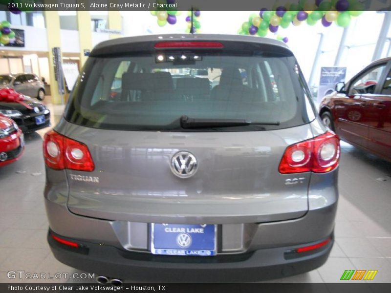 Alpine Gray Metallic / Charcoal 2011 Volkswagen Tiguan S
