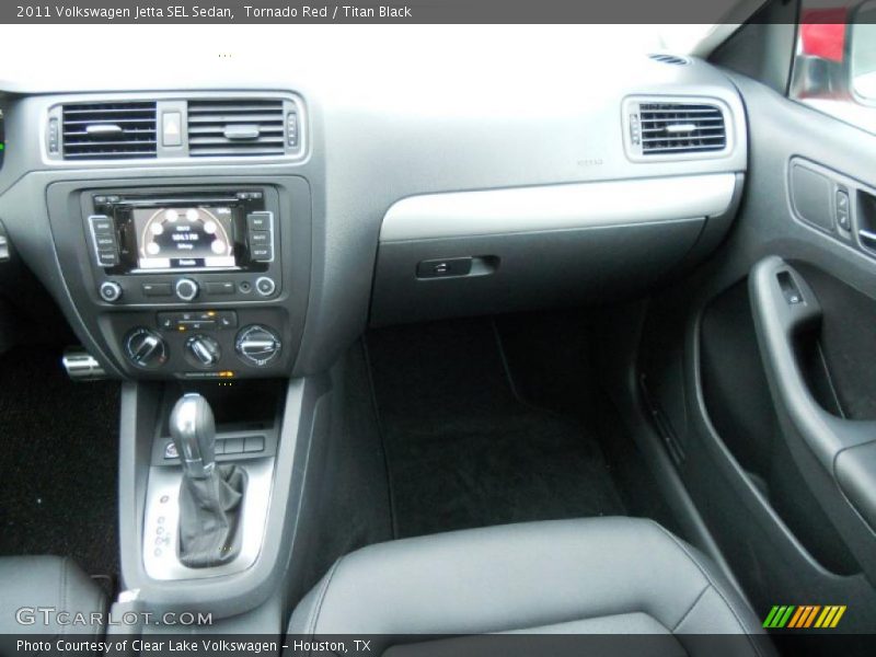 Tornado Red / Titan Black 2011 Volkswagen Jetta SEL Sedan
