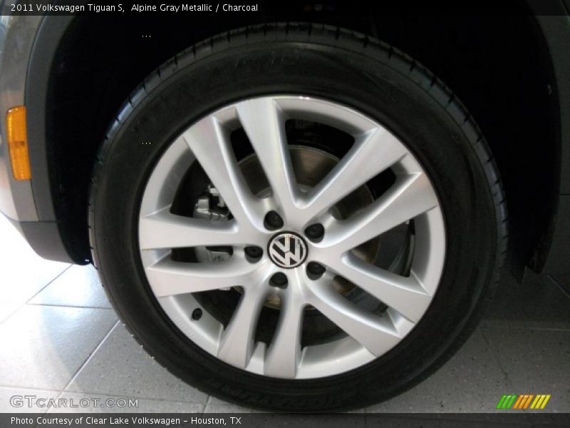 Alpine Gray Metallic / Charcoal 2011 Volkswagen Tiguan S