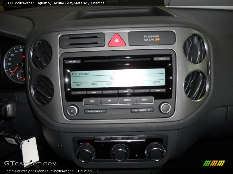 Alpine Gray Metallic / Charcoal 2011 Volkswagen Tiguan S