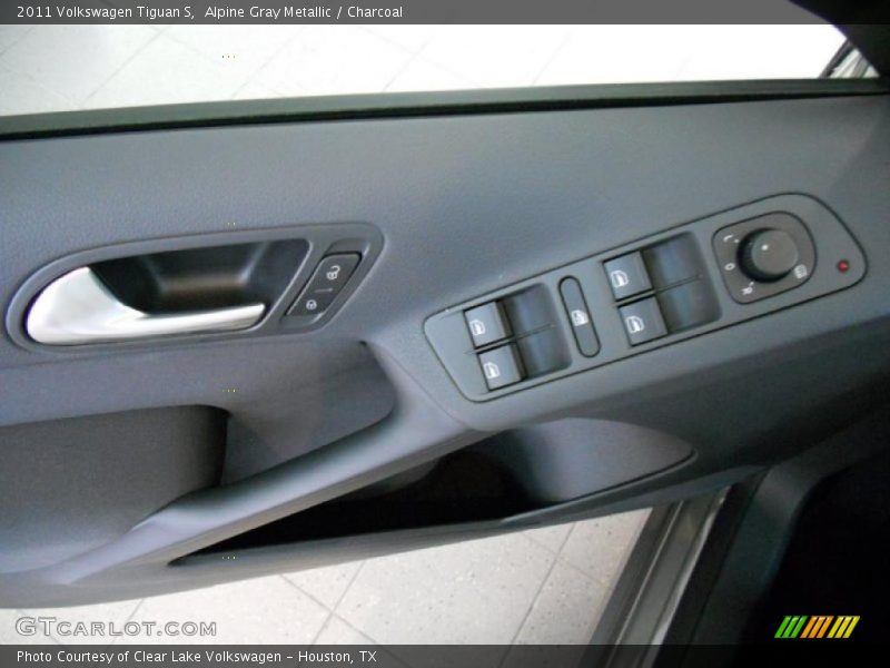 Alpine Gray Metallic / Charcoal 2011 Volkswagen Tiguan S