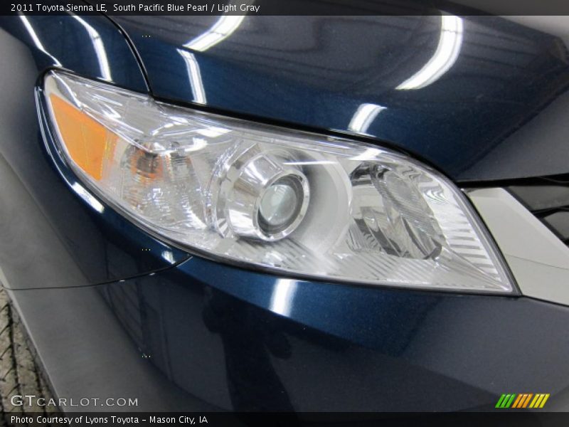 South Pacific Blue Pearl / Light Gray 2011 Toyota Sienna LE
