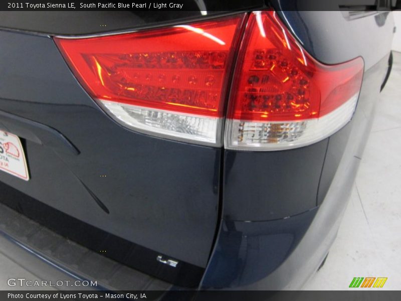 South Pacific Blue Pearl / Light Gray 2011 Toyota Sienna LE
