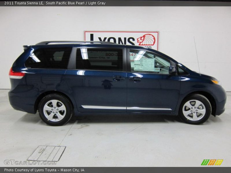 South Pacific Blue Pearl / Light Gray 2011 Toyota Sienna LE
