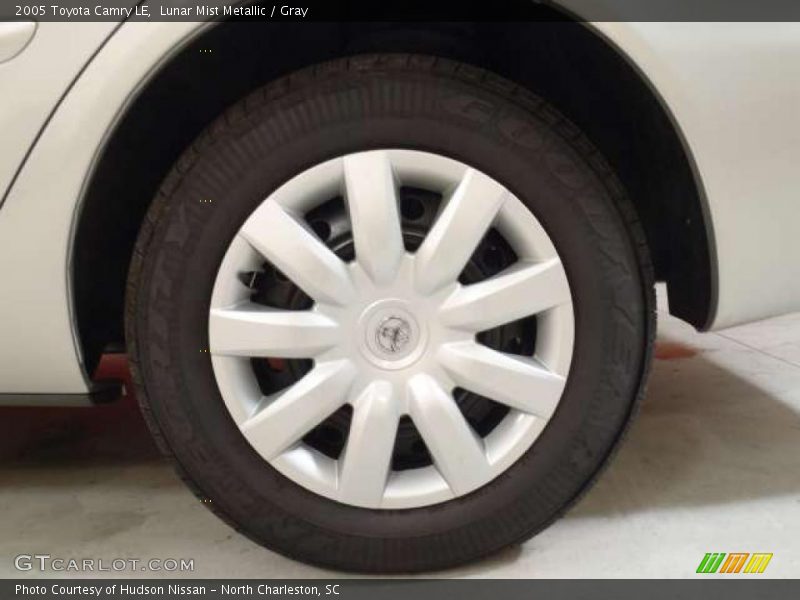 Lunar Mist Metallic / Gray 2005 Toyota Camry LE