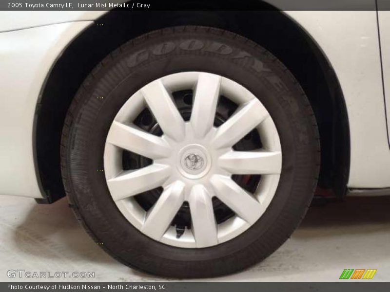 Lunar Mist Metallic / Gray 2005 Toyota Camry LE
