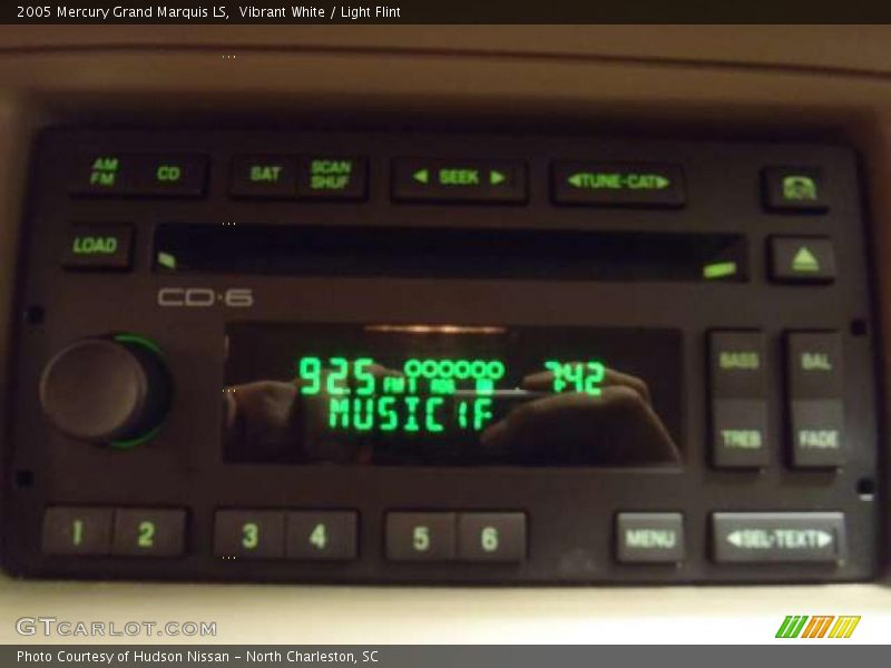 Vibrant White / Light Flint 2005 Mercury Grand Marquis LS