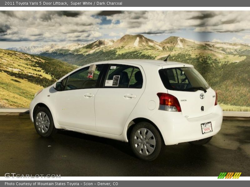  2011 Yaris 5 Door Liftback Super White