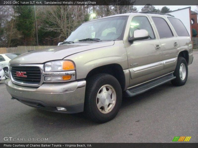 Front 3/4 View of 2003 Yukon SLT 4x4