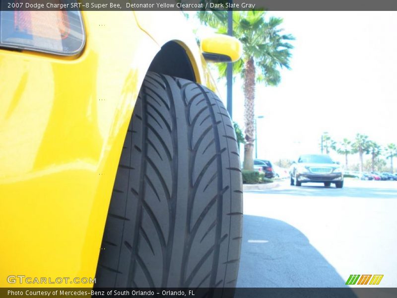 Detonator Yellow Clearcoat / Dark Slate Gray 2007 Dodge Charger SRT-8 Super Bee