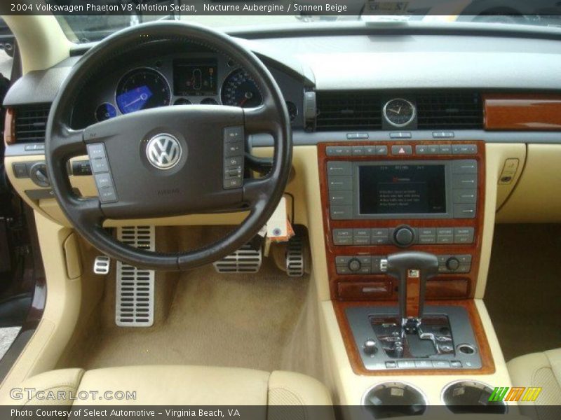Dashboard of 2004 Phaeton V8 4Motion Sedan