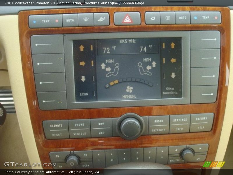 Controls of 2004 Phaeton V8 4Motion Sedan