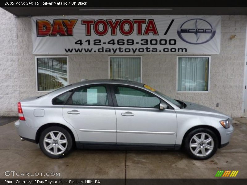 Silver Metallic / Off Black 2005 Volvo S40 T5