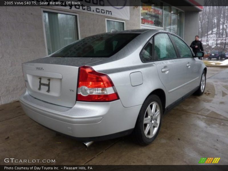 Silver Metallic / Off Black 2005 Volvo S40 T5