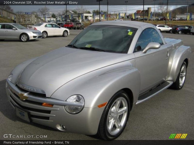 Front 3/4 View of 2004 SSR 