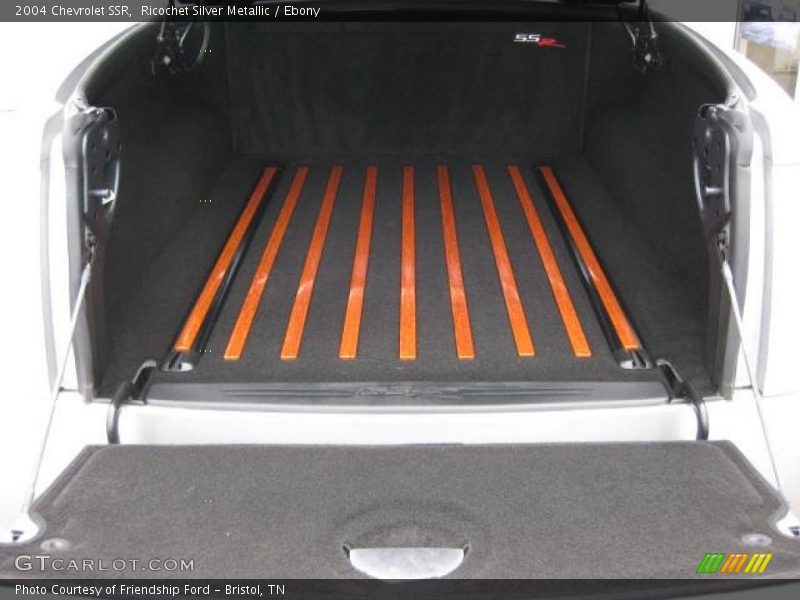 2004 SSR  Trunk
