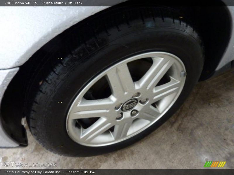 Silver Metallic / Off Black 2005 Volvo S40 T5