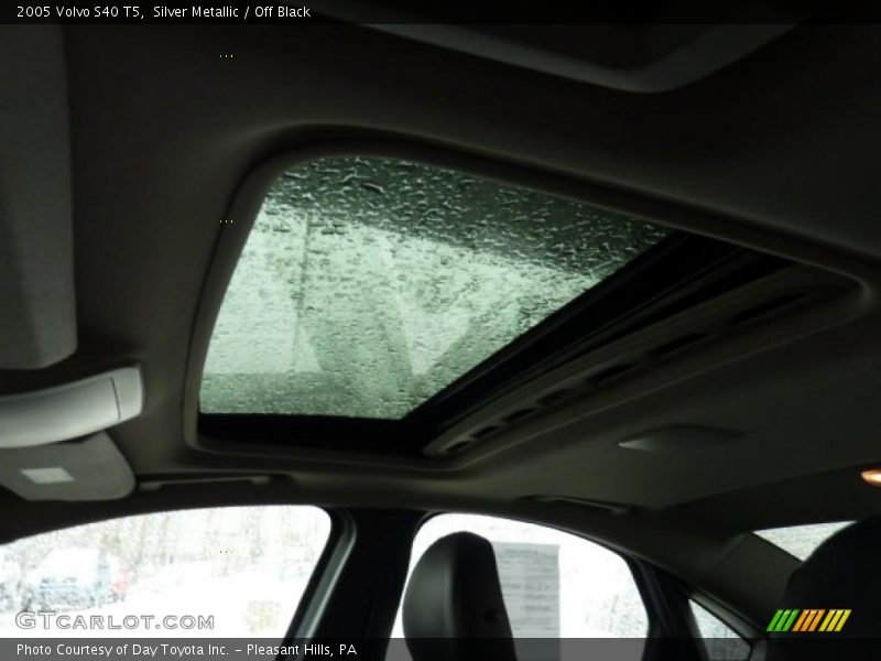 Silver Metallic / Off Black 2005 Volvo S40 T5
