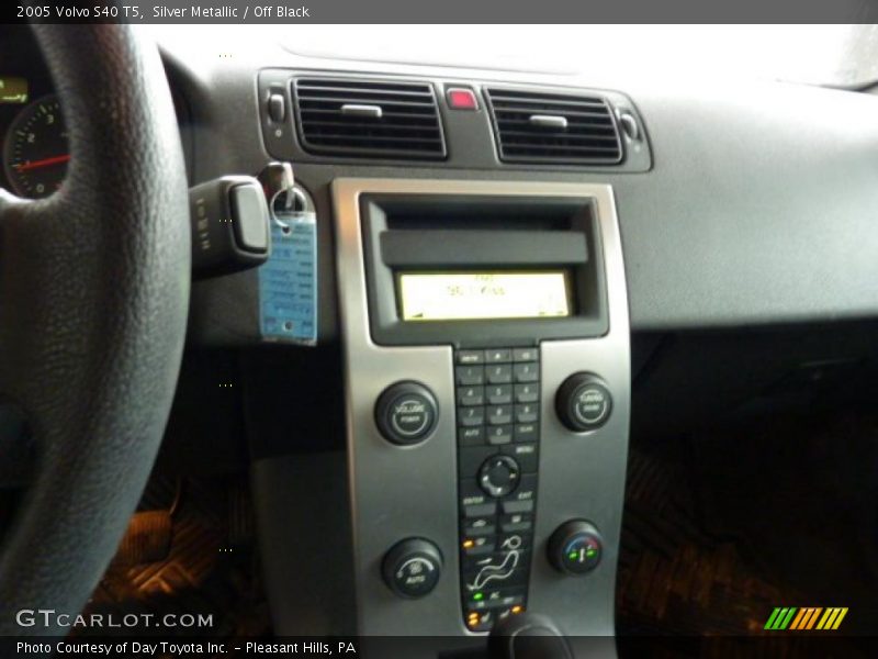 Silver Metallic / Off Black 2005 Volvo S40 T5