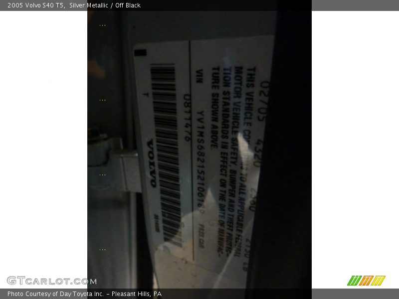 Silver Metallic / Off Black 2005 Volvo S40 T5